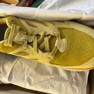 New in box Hoka Green Suede Clifton L 8.5 men’s sneakers!